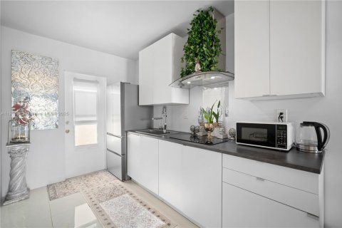 Купить кондоминиум в Норт-Майами, Флорида 1 спальня, 65.87м2, № 1972896 - фото 9