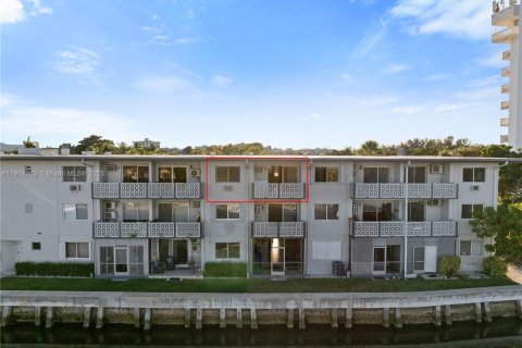 Купить кондоминиум в Норт-Майами, Флорида 1 спальня, 65.87м2, № 1972896 - фото 3