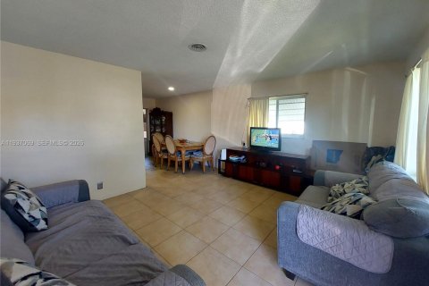 Villa ou maison à vendre à Tamarac, Floride: 2 chambres, 96.34 m2 № 1995074 - photo 3