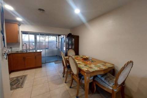 Villa ou maison à vendre à Tamarac, Floride: 2 chambres, 96.34 m2 № 1995074 - photo 6