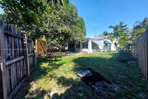 Villa ou maison à vendre à Tamarac, Floride: 2 chambres, 96.34 m2 № 1995074 - photo 29