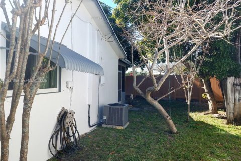 Villa ou maison à vendre à Tamarac, Floride: 2 chambres, 96.34 m2 № 1995074 - photo 24