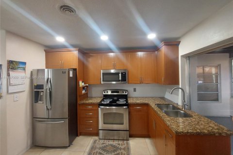 Villa ou maison à vendre à Tamarac, Floride: 2 chambres, 96.34 m2 № 1995074 - photo 9