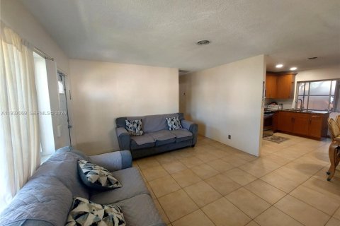 Villa ou maison à vendre à Tamarac, Floride: 2 chambres, 96.34 m2 № 1995074 - photo 5