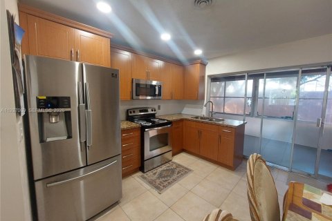 Villa ou maison à vendre à Tamarac, Floride: 2 chambres, 96.34 m2 № 1995074 - photo 7