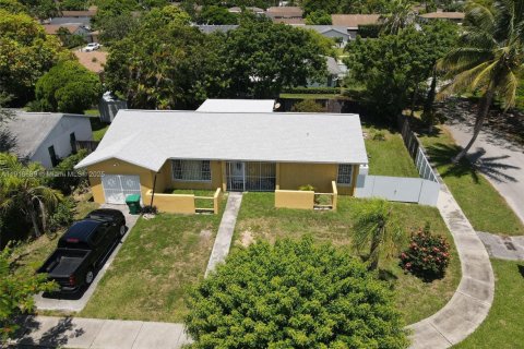Villa ou maison à vendre à Miami, Floride: 3 chambres, 153.01 m2 № 1973804 - photo 3