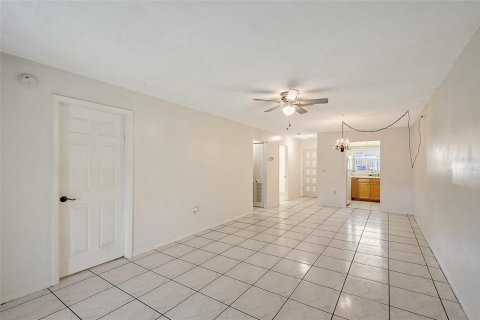 Condo in Bradenton, Florida, 2 bedrooms  № 1636927 - photo 8