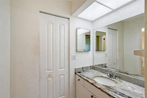Condo in Bradenton, Florida, 2 bedrooms  № 1636927 - photo 17
