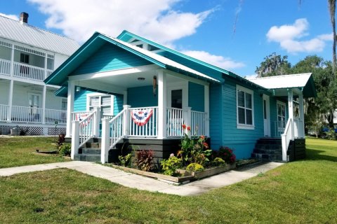Casa en venta en Crescent City, Florida, 3 dormitorios, 178.84 m2 № 818126 - foto 1