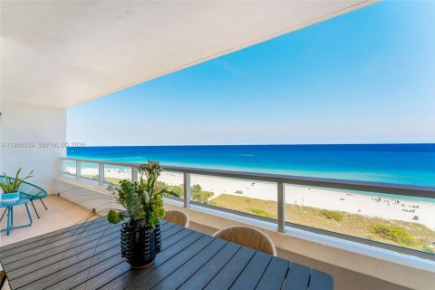 Condominio en Miami Beach, Florida, 2 dormitorios  № 2010428