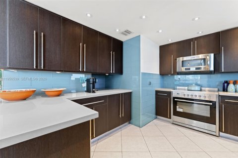 Condominio en alquiler en Miami Beach, Florida, 2 dormitorios, 178.28 m2 № 2010428 - foto 6