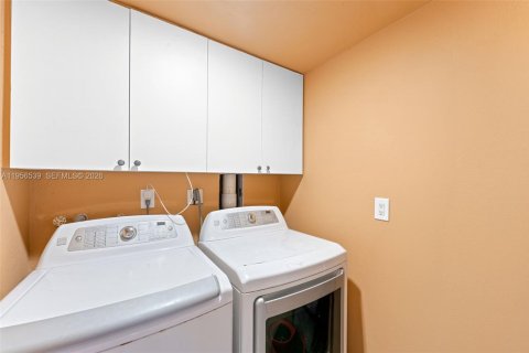 Condominio en alquiler en Miami Beach, Florida, 2 dormitorios, 178.28 m2 № 2010428 - foto 24