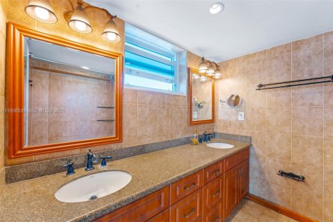 Condominio en alquiler en Miami Beach, Florida, 2 dormitorios, 178.28 m2 № 2010428 - foto 18