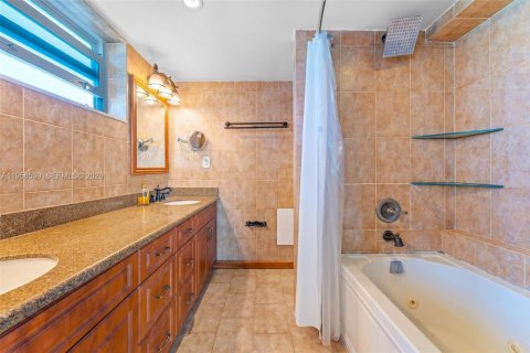 Condominio en alquiler en Miami Beach, Florida, 2 dormitorios, 178.28 m2 № 2010428 - foto 19