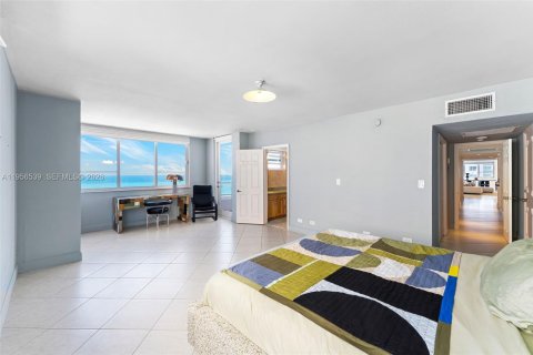 Condominio en alquiler en Miami Beach, Florida, 2 dormitorios, 178.28 m2 № 2010428 - foto 17