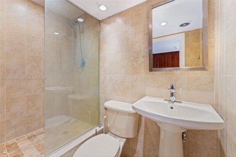 Condominio en alquiler en Miami Beach, Florida, 2 dormitorios, 178.28 m2 № 2010428 - foto 9