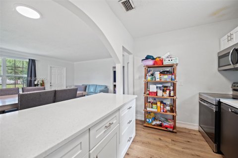 House in Jupiter, Florida 2 bedrooms, 72.46 sq.m. № 2034988 - photo 18