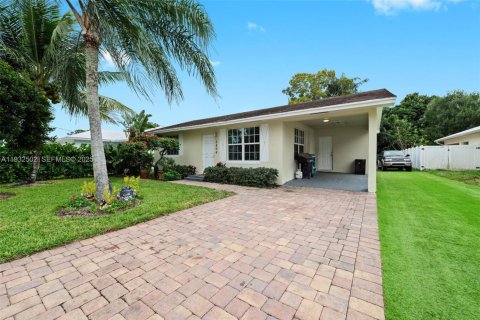 House in Jupiter, Florida 2 bedrooms, 72.46 sq.m. № 2034988 - photo 4