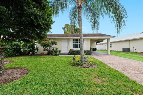 House in Jupiter, Florida 2 bedrooms, 72.46 sq.m. № 2034988 - photo 3