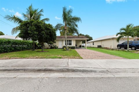 House in Jupiter, Florida 2 bedrooms, 72.46 sq.m. № 2034988