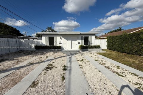 Commercial property in Miami, Florida 97.55 sq.m. № 2063849 - photo 2