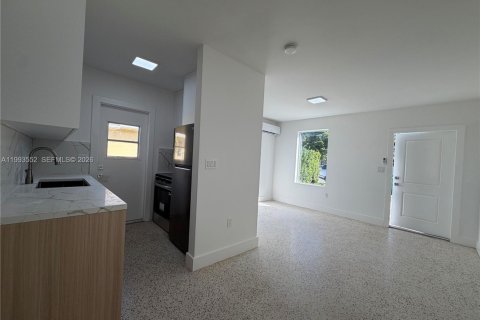 Commercial property in Miami, Florida 97.55 sq.m. № 2063849 - photo 7