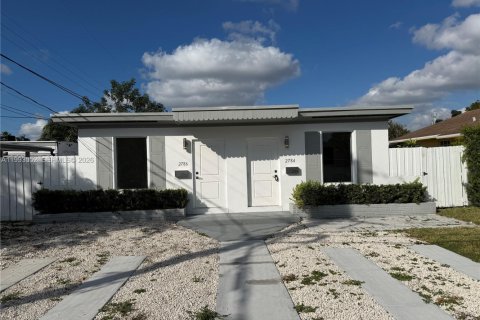 Commercial property in Miami, Florida 97.55 sq.m. № 2063849 - photo 1