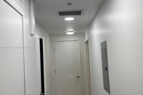 Condominio en alquiler en Miami, Florida, 1 dormitorio, 70.79 m2 № 2011768 - foto 9