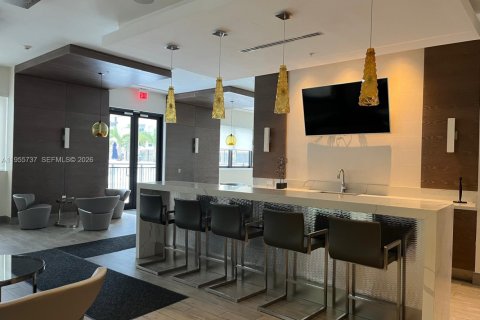 Condominio en alquiler en Miami, Florida, 1 dormitorio, 70.79 m2 № 2011768 - foto 20