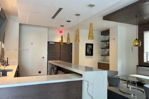 Condominio en alquiler en Miami, Florida, 1 dormitorio, 70.79 m2 № 2011768 - foto 19
