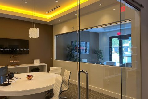 Condominio en alquiler en Miami, Florida, 1 dormitorio, 70.79 m2 № 2011768 - foto 23