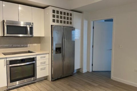 Condominio en alquiler en Miami, Florida, 1 dormitorio, 70.79 m2 № 2011768 - foto 5