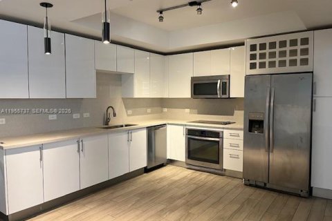 Condominio en alquiler en Miami, Florida, 1 dormitorio, 70.79 m2 № 2011768 - foto 6