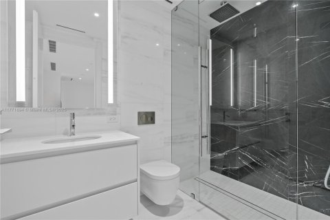Condo in Miami, Florida, 2 bedrooms  № 1593624 - photo 14