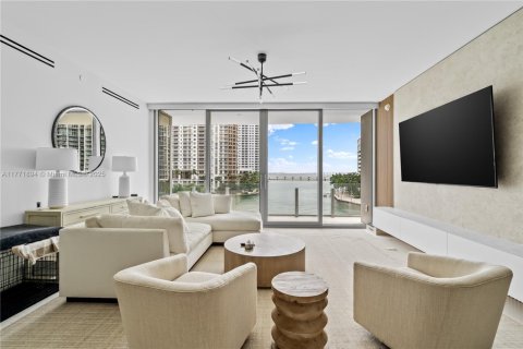 Condo in Miami, Florida, 2 bedrooms  № 1593624 - photo 1