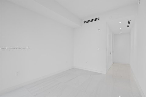 Condo in Miami, Florida, 2 bedrooms  № 1593624 - photo 24
