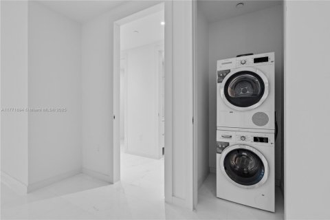 Condo in Miami, Florida, 2 bedrooms  № 1593624 - photo 28