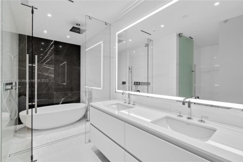 Condo in Miami, Florida, 2 bedrooms  № 1593624 - photo 22
