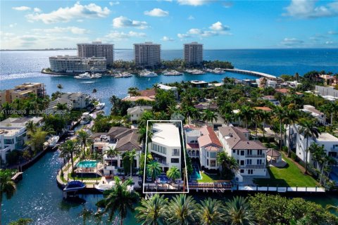 Casa en venta en Miami, Florida, 5 dormitorios, 499.63 m2 № 2049278 - foto 5