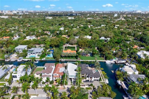 Casa en venta en Miami, Florida, 5 dormitorios, 499.63 m2 № 2049278 - foto 8