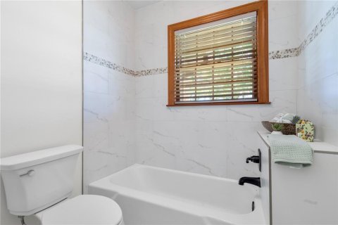 House in Ruskin, Florida 4 bedrooms, 408.77 sq.m. № 1829994 - photo 13