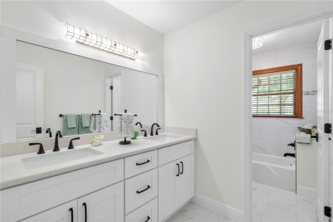 House in Ruskin, Florida 4 bedrooms, 408.77 sq.m. № 1829994 - photo 11
