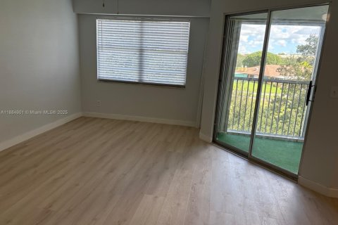 Снять в аренду кондоминиум в Пемброк-Пайнс, Флорида 1 спальня, 78.04м2, № 1931357 - фото 21