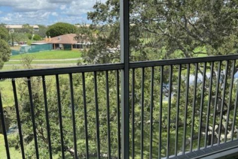 Снять в аренду кондоминиум в Пемброк-Пайнс, Флорида 1 спальня, 78.04м2, № 1931357 - фото 1