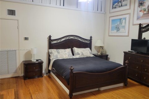 Купить таунхаус в Саут-Майами, Флорида 3 спальни, 204.38м2, № 1937751 - фото 7