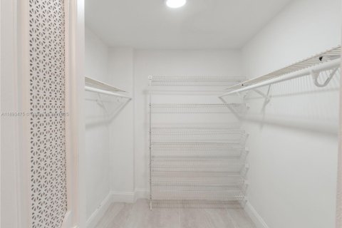 Condominio en alquiler en Miramar, Florida, 2 dormitorios, 102.19 m2 № 1945517 - foto 19