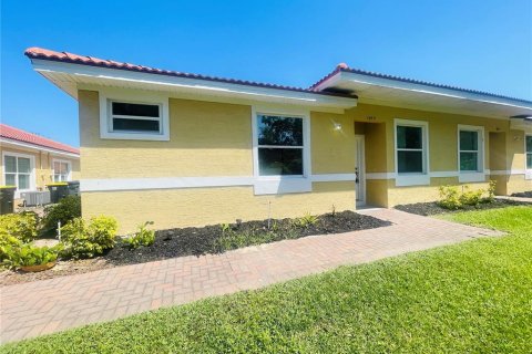Apartamento en alquiler en Kissimmee, Florida, 3 dormitorios, 96.99 m2 № 1767668 - foto 1