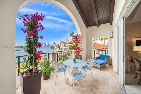 Condo in Miami Beach, Florida, 2 bedrooms  № 2054275 - photo 17