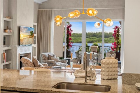 Condo in Miami Beach, Florida, 2 bedrooms  № 2054275 - photo 14