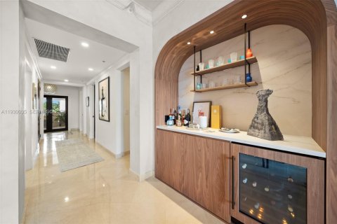 Condo in Miami Beach, Florida, 2 bedrooms  № 2054275 - photo 10